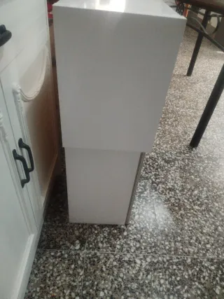 Mueble de almacenaje blanco y gris