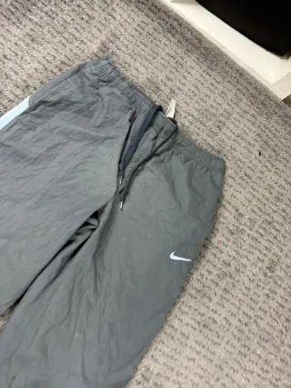 ¡¡OFERTA!! Talla M Pantalón Nike Impermeable