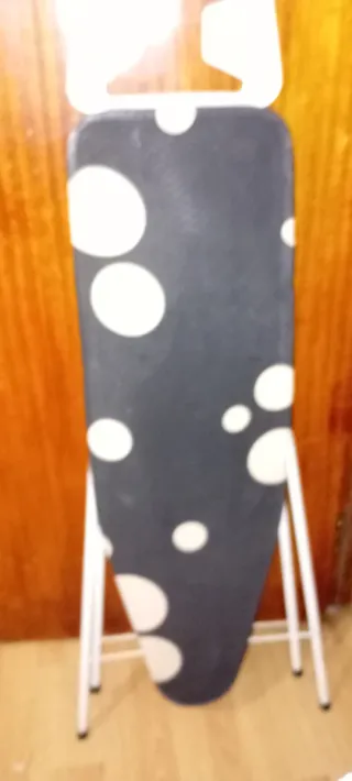 Mesa de planchar plegable y regalo una pequeña