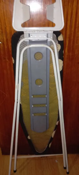 Mesa de planchar plegable y regalo una pequeña