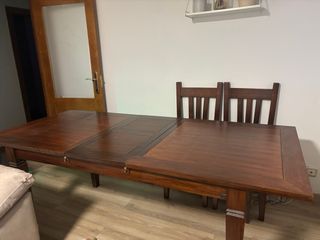 Mesa de salón con 4 sillas