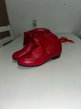 Botas rojas altas