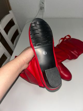Botas rojas altas