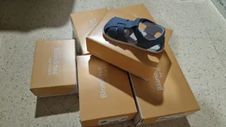 Zapatos infantiles y de adulto, tallas variadas