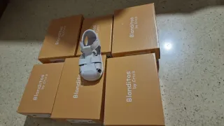 Zapatos infantiles y de adulto, tallas variadas