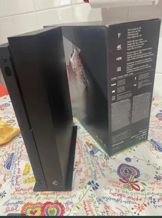 Xbox One X 1TB + 4 Giochi