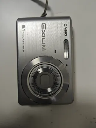 Cámara Casio EXILIM 8.1 Megapíxeles Plata