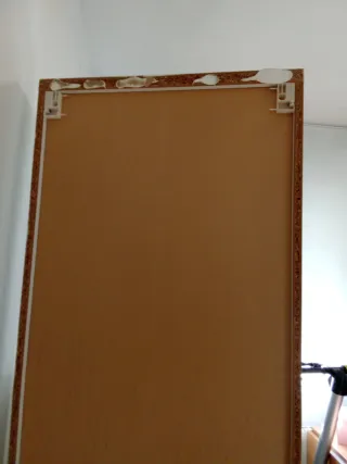 Mueble zapatero blanco con puertas de cristal