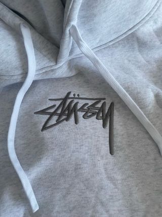 Sudadera con capucha Stussy gris talla L