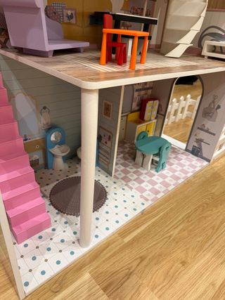 Casa de muñecas rosa de 3 plantas