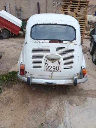Coche Clásico SEAT 600