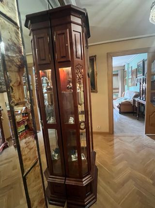 Reloj de pie antiguo antesala