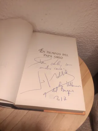En tiempos del Papa sirio. Firmado por el autor