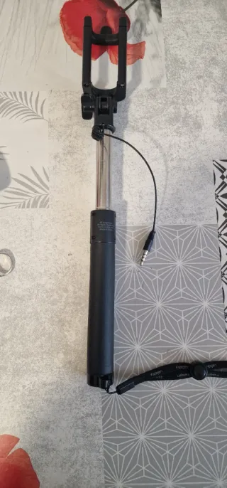 Spigen Selfie Stick