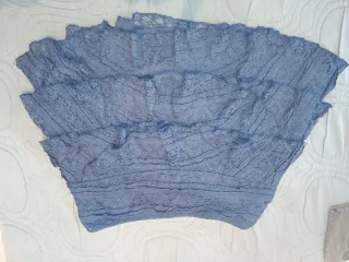 Falda de chica azul con volantes