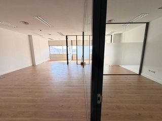 Oficina en alquiler en Huerta del Pilar en Sevilla