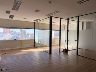 Oficina en alquiler en Huerta del Pilar en Sevilla