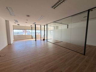 Oficina en alquiler en Huerta del Pilar en Sevilla