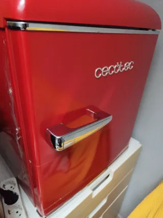 Nevera mini Cecotec roja