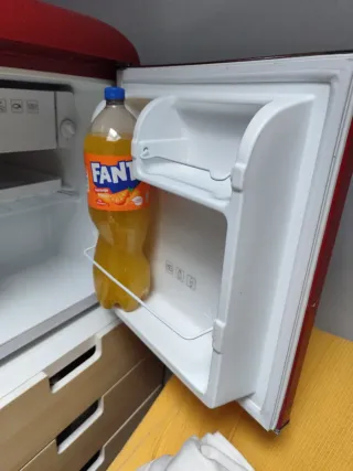 Nevera mini Cecotec roja