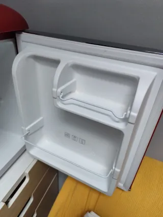 Nevera mini Cecotec roja