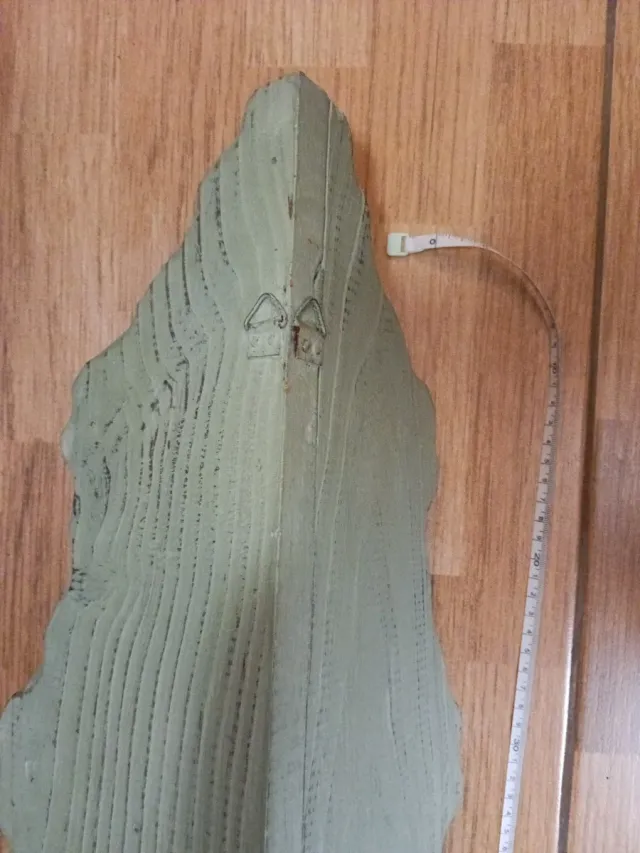 Estante esquinero de madera verde