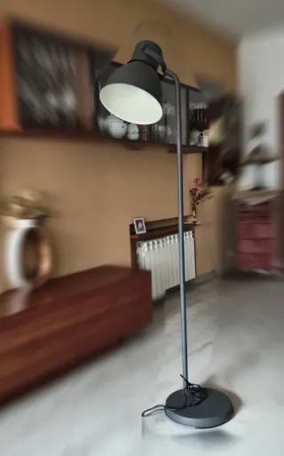 Lámpara de pie gris