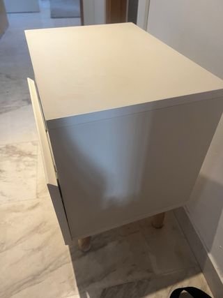 2 Mesitas de noche blancas de madera