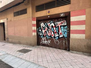 Garaje en alquiler en Hospitales - Campus en Salamanca