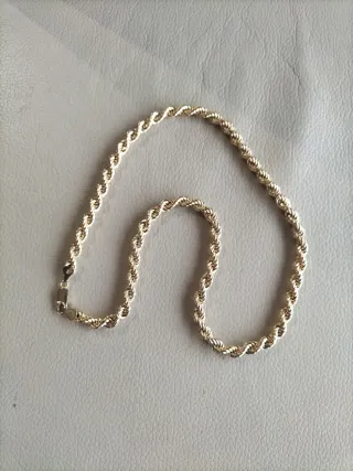 Cordón de oro para hombre nuevo.