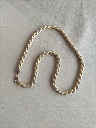 Cordón de oro para hombre nuevo.