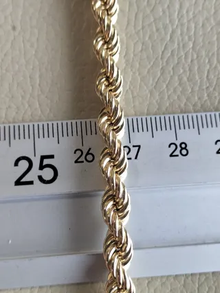 Cordón de oro para hombre nuevo.