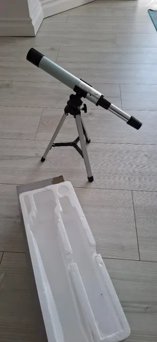 Telescopio con trípode