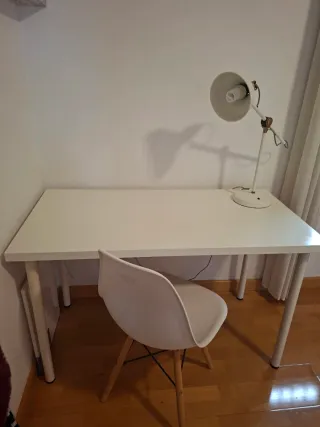 Escritorio, Silla y Lámpara Ikea