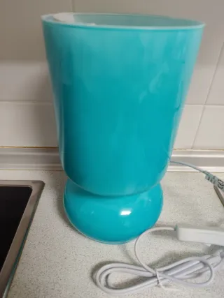 Lámpara de mesa azul de cristal