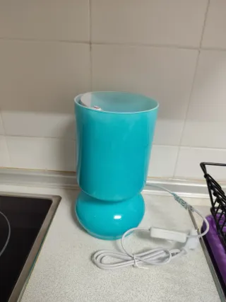 Lámpara de mesa azul de cristal