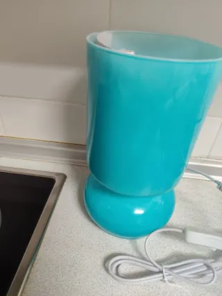 Lámpara de mesa azul de cristal