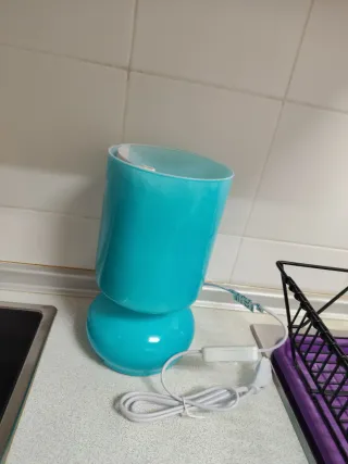 Lámpara de mesa azul de cristal