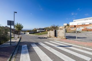Terreno en venta en Zubia (La)