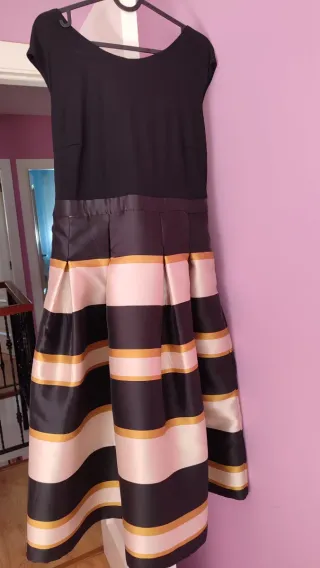 Vestido Woman Fiesta negro y dorado. Nuevo