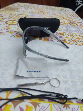 Gafas ciclismo Giant con funda y accesorios