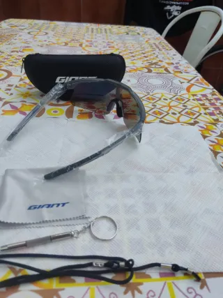 Gafas ciclismo Giant con funda y accesorios