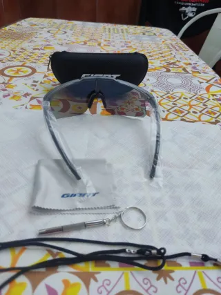 Gafas ciclismo Giant con funda y accesorios