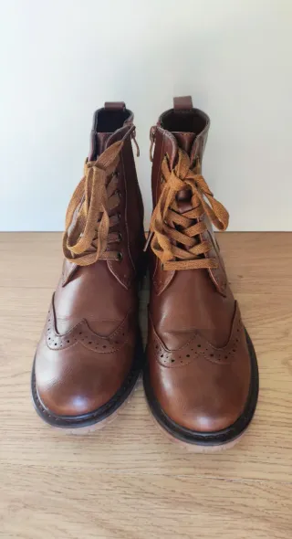 Botines marrones con cordones