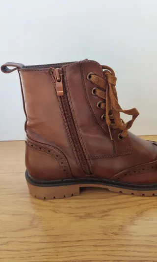 Botines marrones con cordones