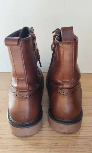 Botines marrones con cordones