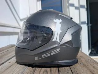 Casco de moto gris