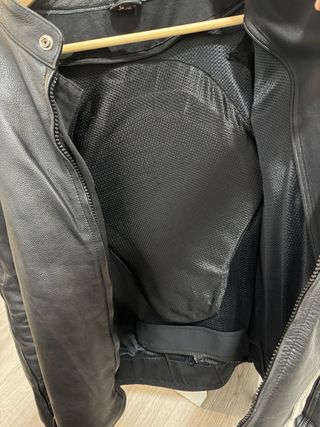Chaqueta de cuero para moto con protecciones