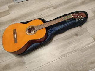 Guitarra Clásica Oqan QGC-15 (4/4) + Funda RITTER