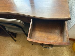 Escritorio de madera clásico